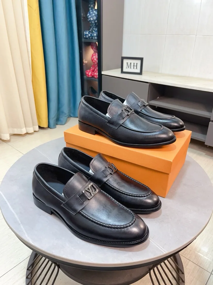 Men's Men's Shoes 💰458🌹🌹Niuli [LV] Louis Vuitton's new open-edge pigskin shoes are the most popular classic. Synchronized with the official website, the upper adopts Italian imported upper embossing➕comfortable cowhide lining, fashionable atmosphere, unique brand and unique craftsmanship. Highlighting the hot style of the new year. Stop hesitating, stop wandering, get it now. Code number: 38--44